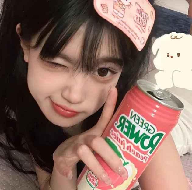 艳女新装 海报